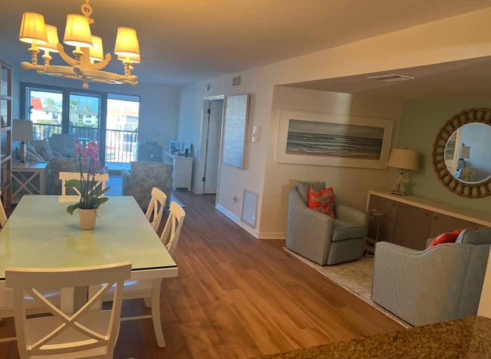 Spend quality time in our open plan that is perfect for romantic escapes, family getaways, and friendcations!