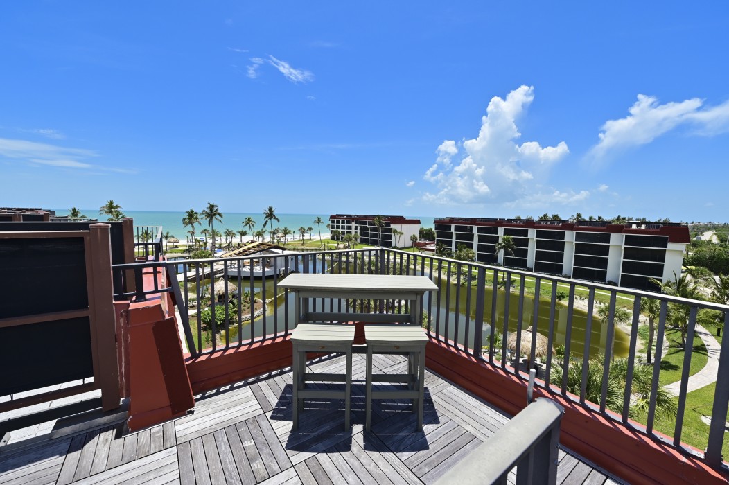 Our private rooftop deck has amazing views!