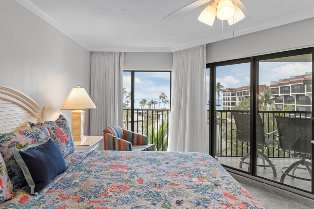 Master Bedroom w/King Bed