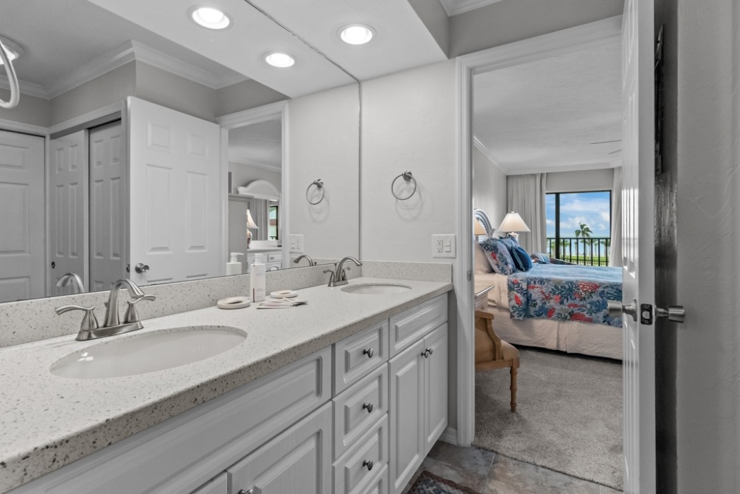 Master Bathroom w/Double Sinks