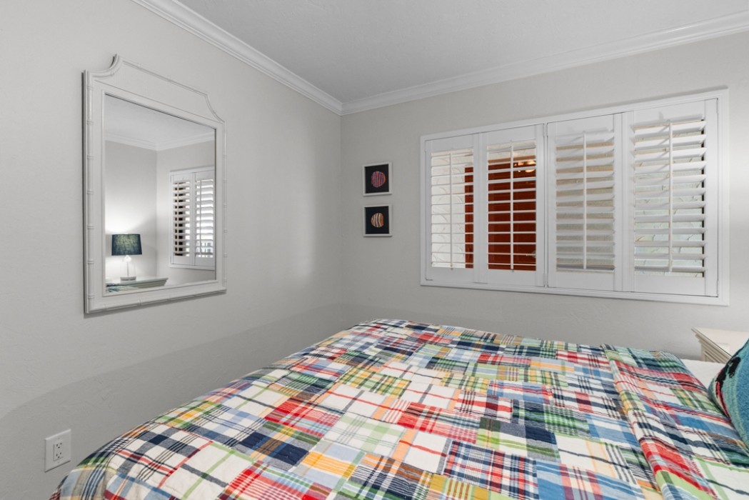 Guest Bedroom w/Queen Bed