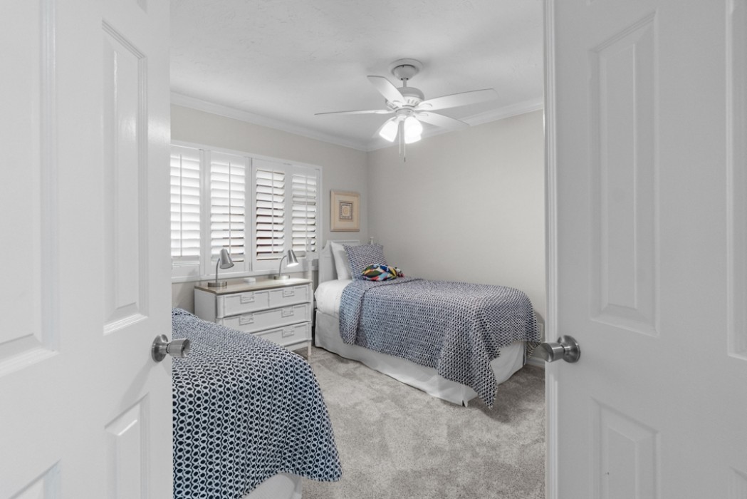 Guest Bedroom w/Twin Beds