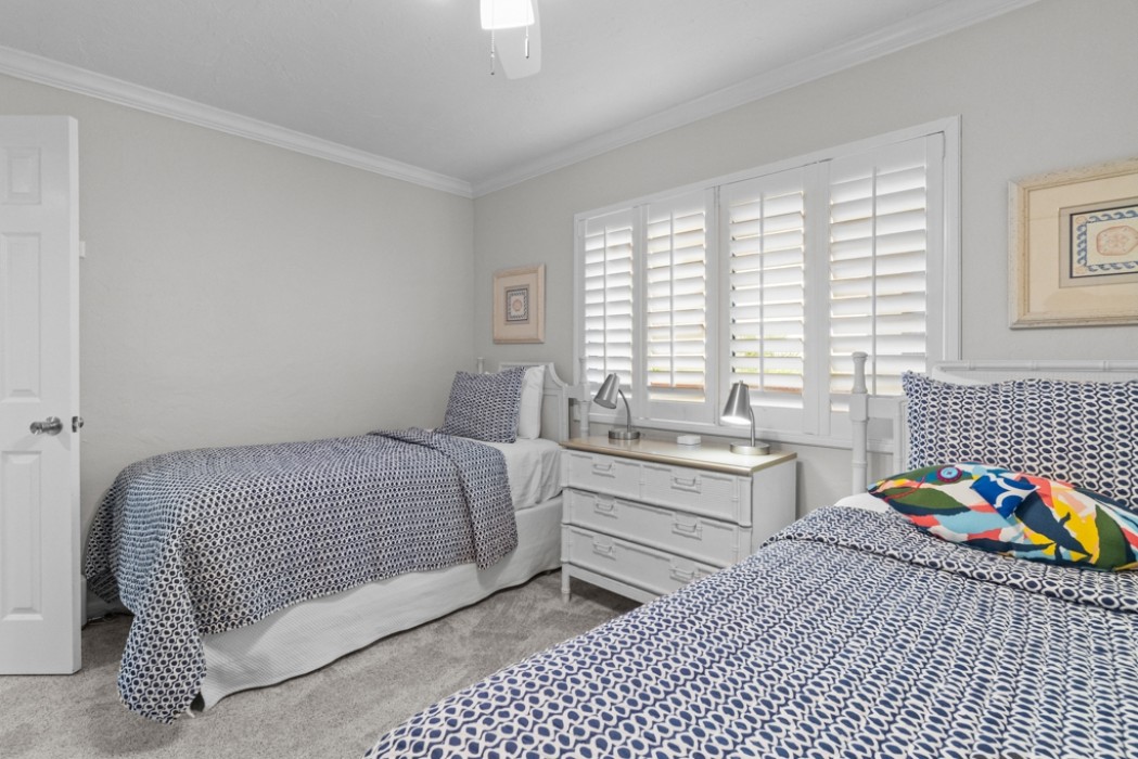 Guest Bedroom w/Twin Beds