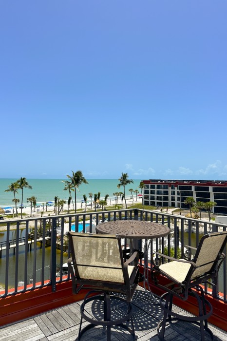 Spectacular views of the Gulf of Mexico from your private roof-top deck