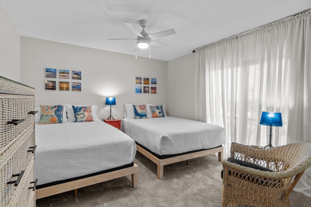 Guest bedroom w/twin beds