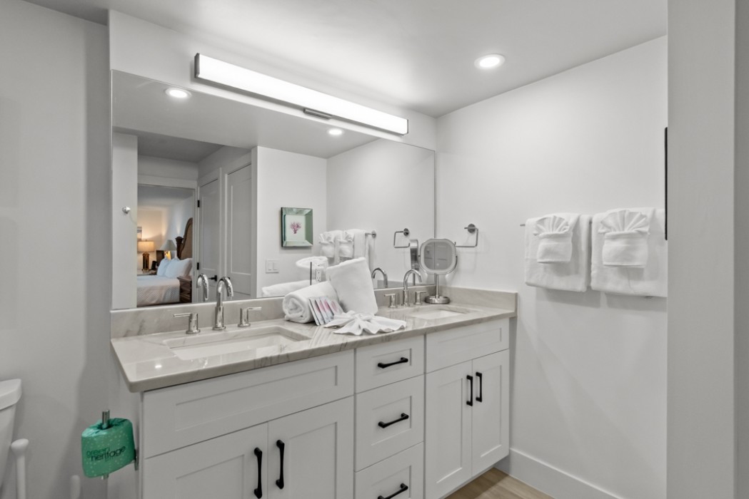 Master bathroom w/double vanity