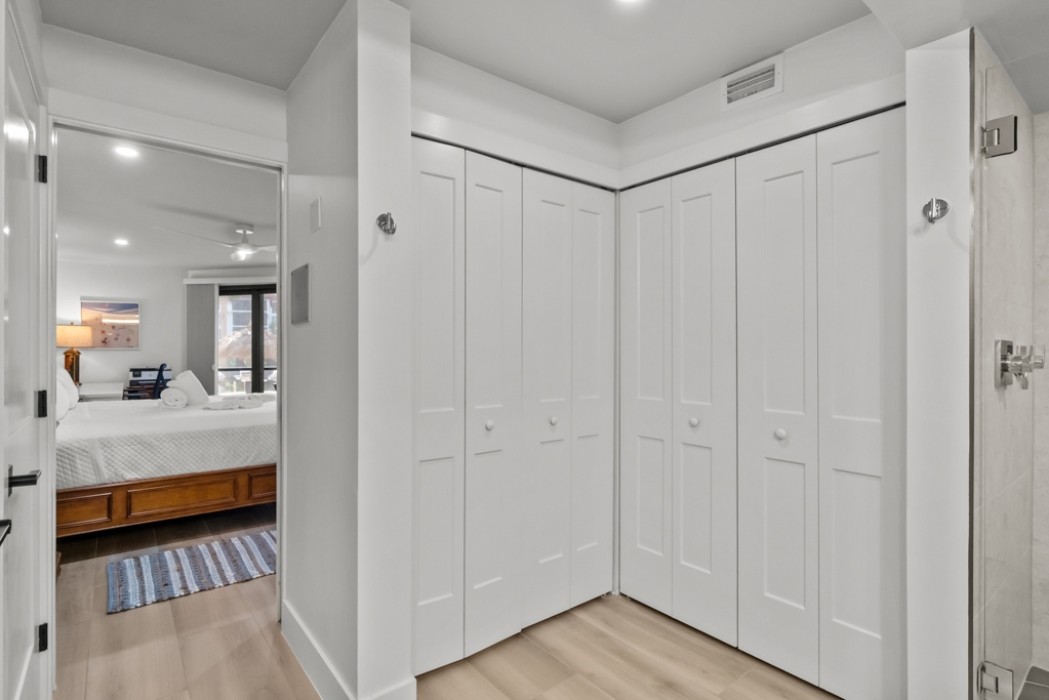 Master bathroom w/plenty of closet space