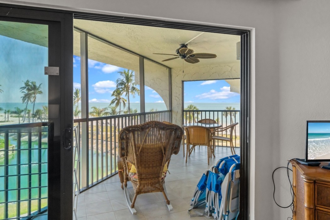Master bedroom w/ gulf view