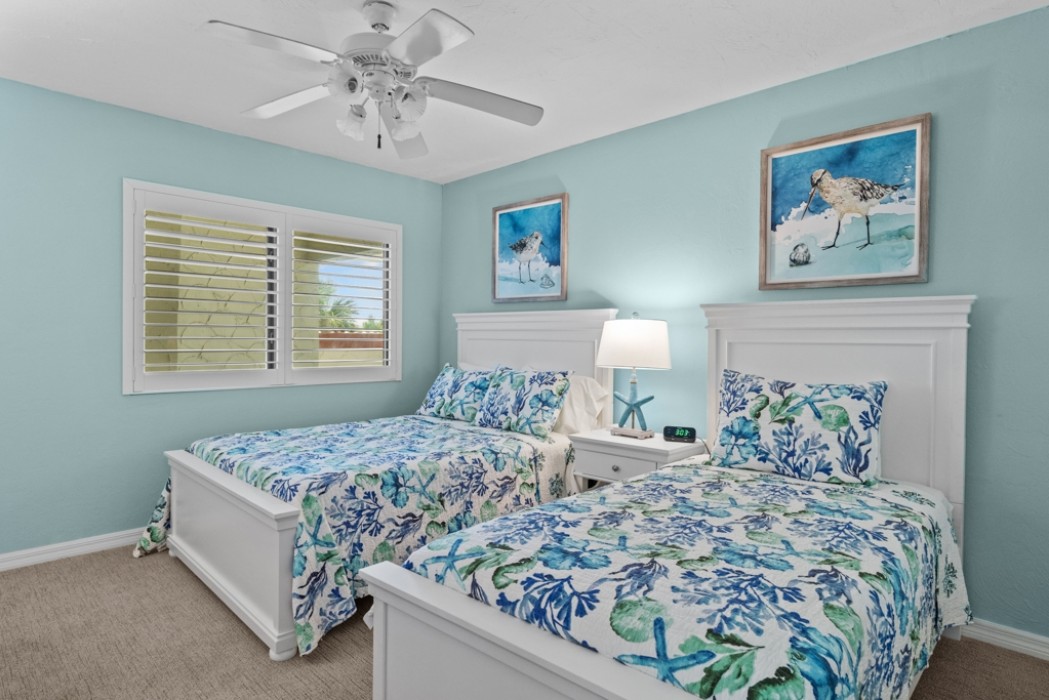 Guest bedroom w/full & twin bed