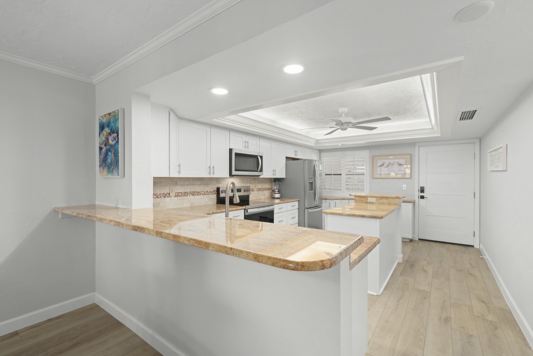 Kitchen w/plenty of countertop space