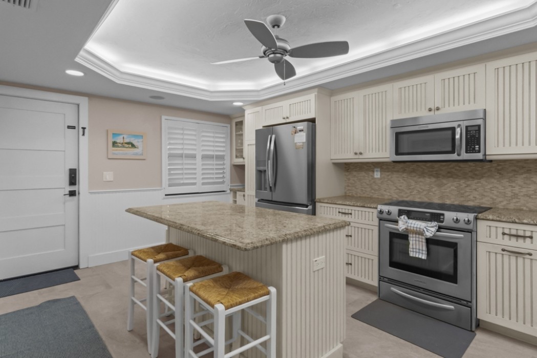 FULLY EQUIPPED WITH STAINLESS STEEL APPLIANCES