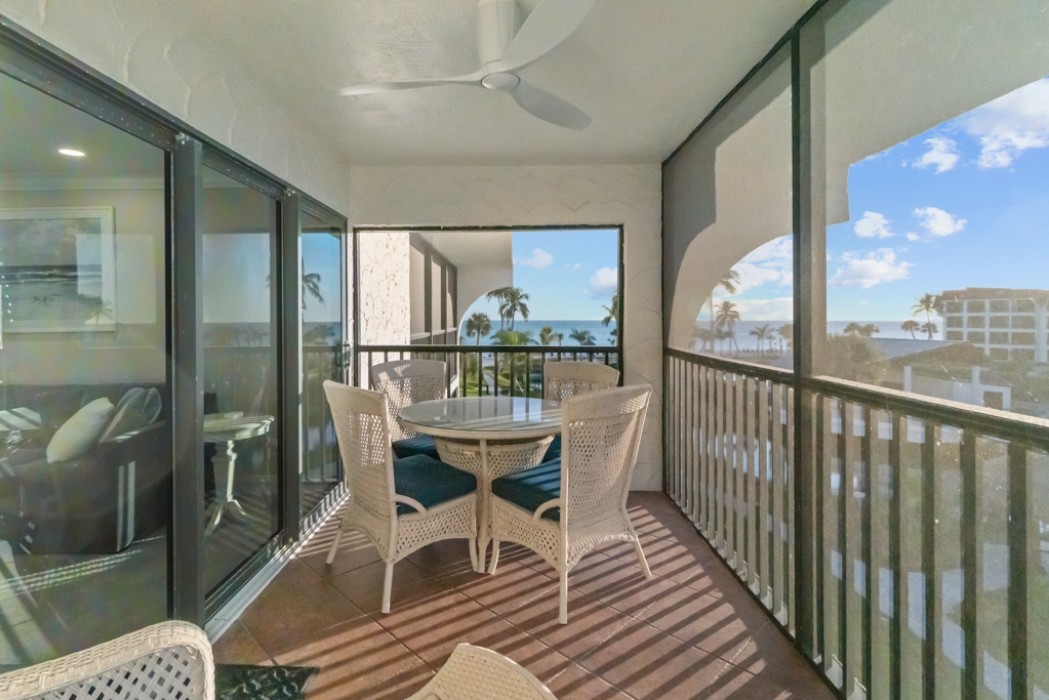 LANAI SEATING FOR BOTH GULF AND LAGOON VIEWS