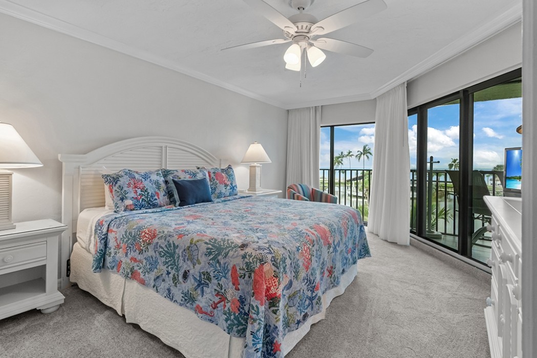 Master Bedroom w/King Bed